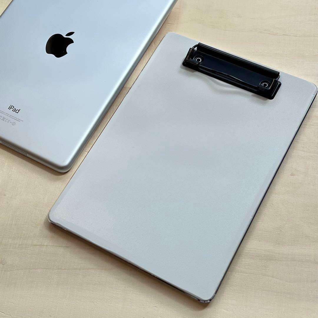 Apple iPadの筐体を使ったクリップボード 2色セット