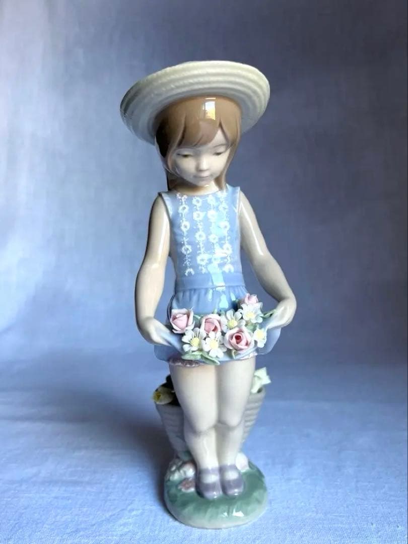 LLADRO フィギュリン　スカートに花いっぱい
