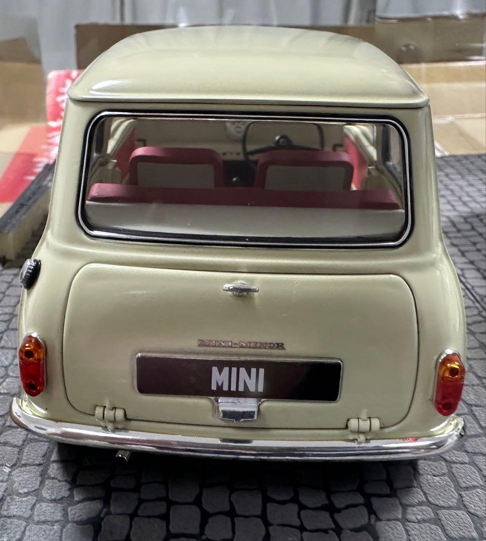 ぎ*ん様 京商モーリスMINI クーパークリーム色 1/18スケール