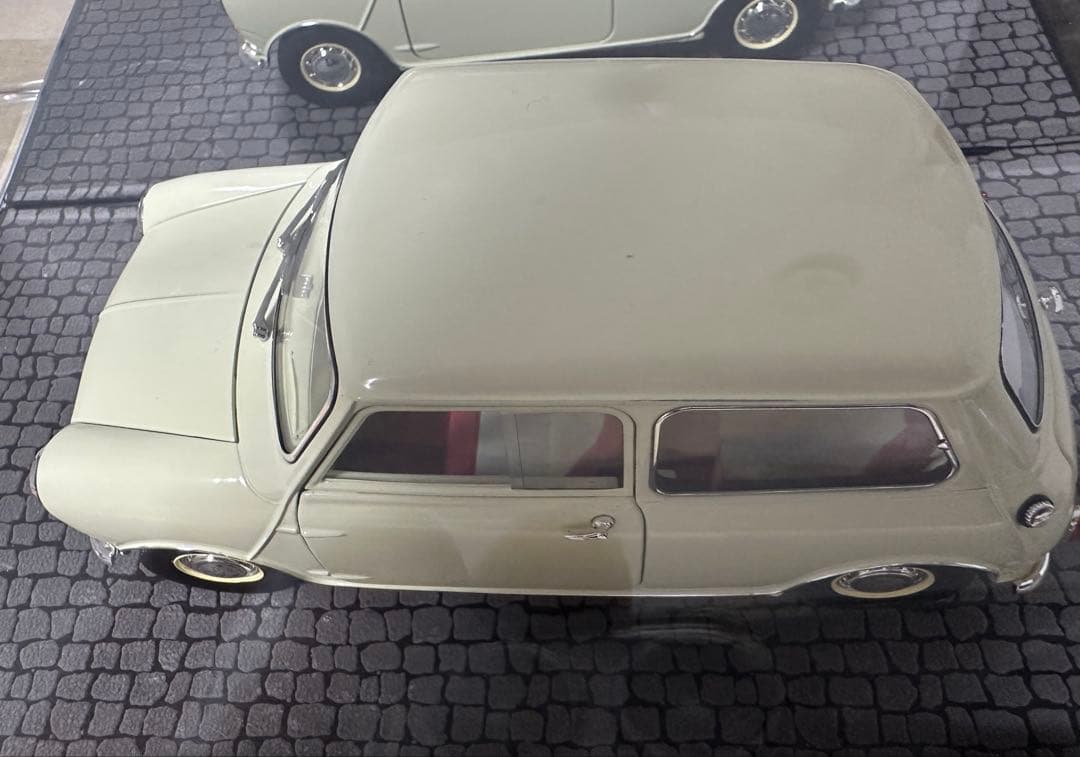 ぎ*ん様 京商モーリスMINI クーパークリーム色 1/18スケール