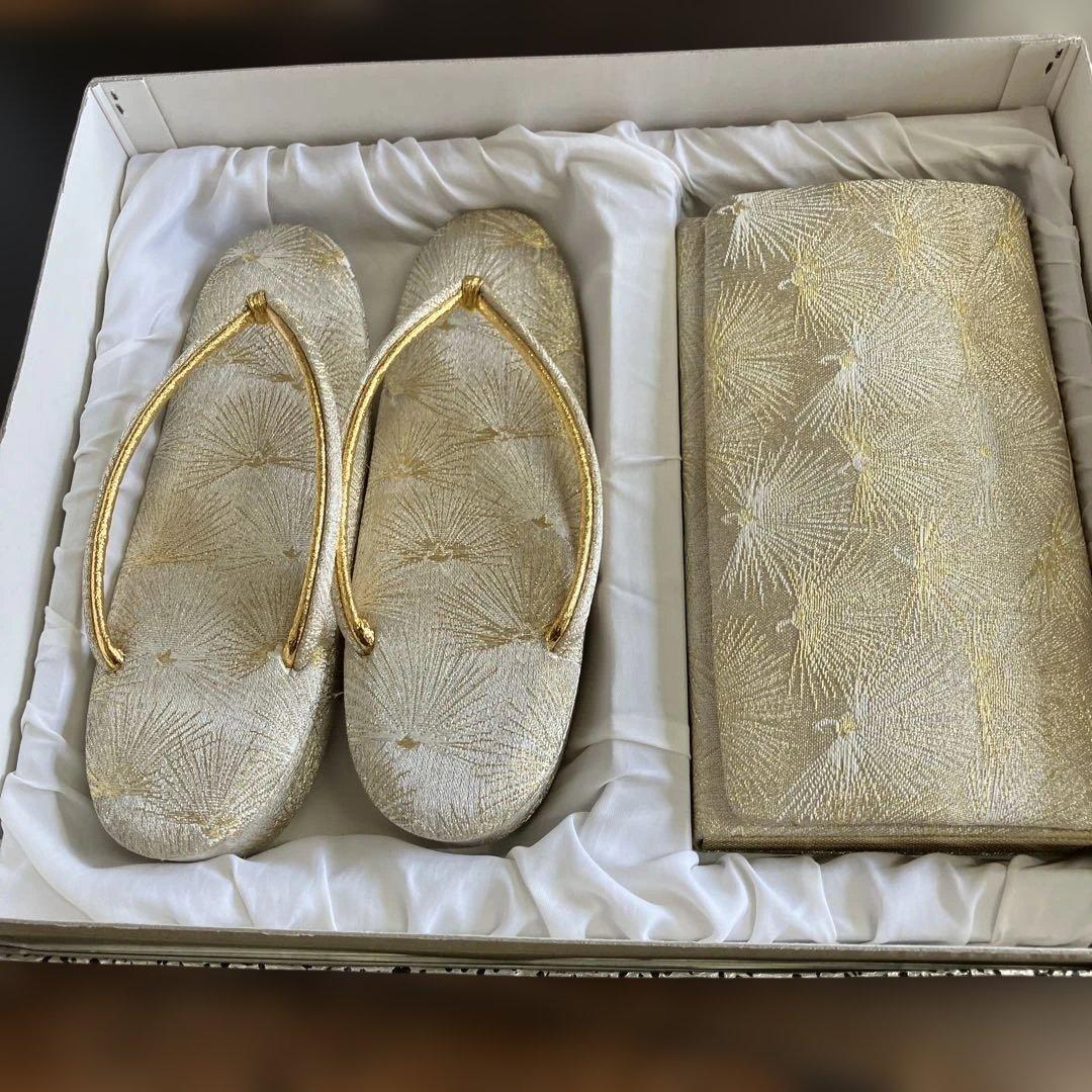 超美品　和装用ハンドバッグ・草履セット　ゴールド　豪華鶴柄　　一回使用