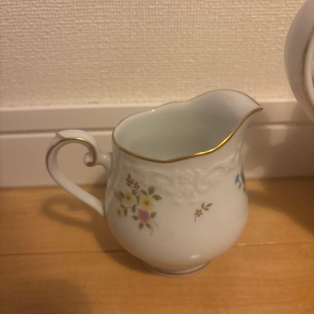 ノリタケ　NORITAKE 散らし花シリーズ　ティーセット　カップ　ソーサー