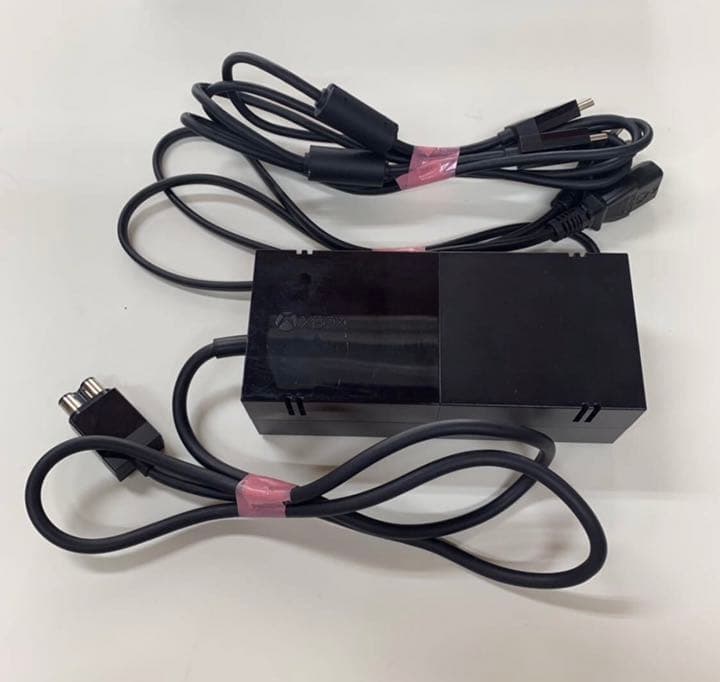 中古★XBOX ONE CONSOLE 1540 本体 おまけ付き
