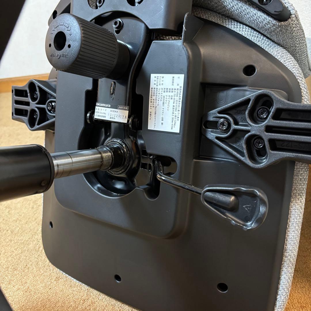 オカムラ　椅子　ノーム　norm 可動肘掛け付き