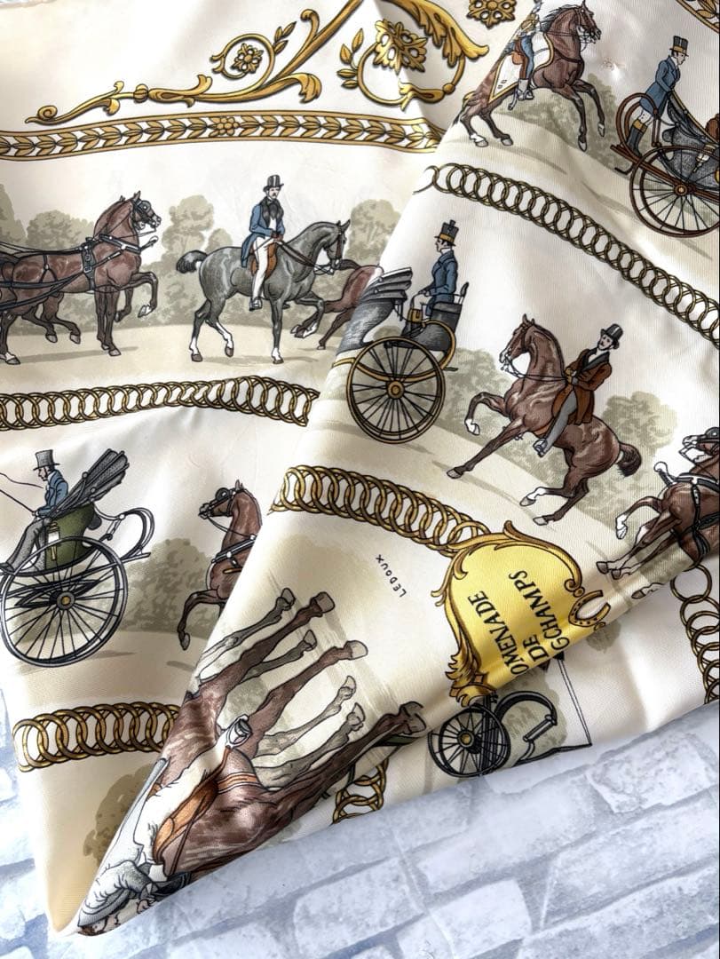 正規品　HERMES エルメス カレ90ロンシャンの散歩 白×ゴールド スカーフ
