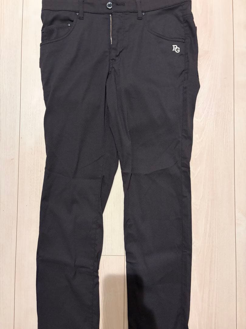 パーリーゲイツPGロゴ付き黒ゴルフパンツ