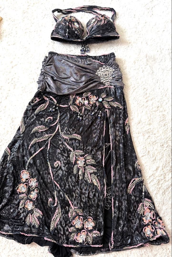 ベリーダンスエジプト衣装　ビーズ刺繍の黒いベリーセットアップ　ビーズが豪華！