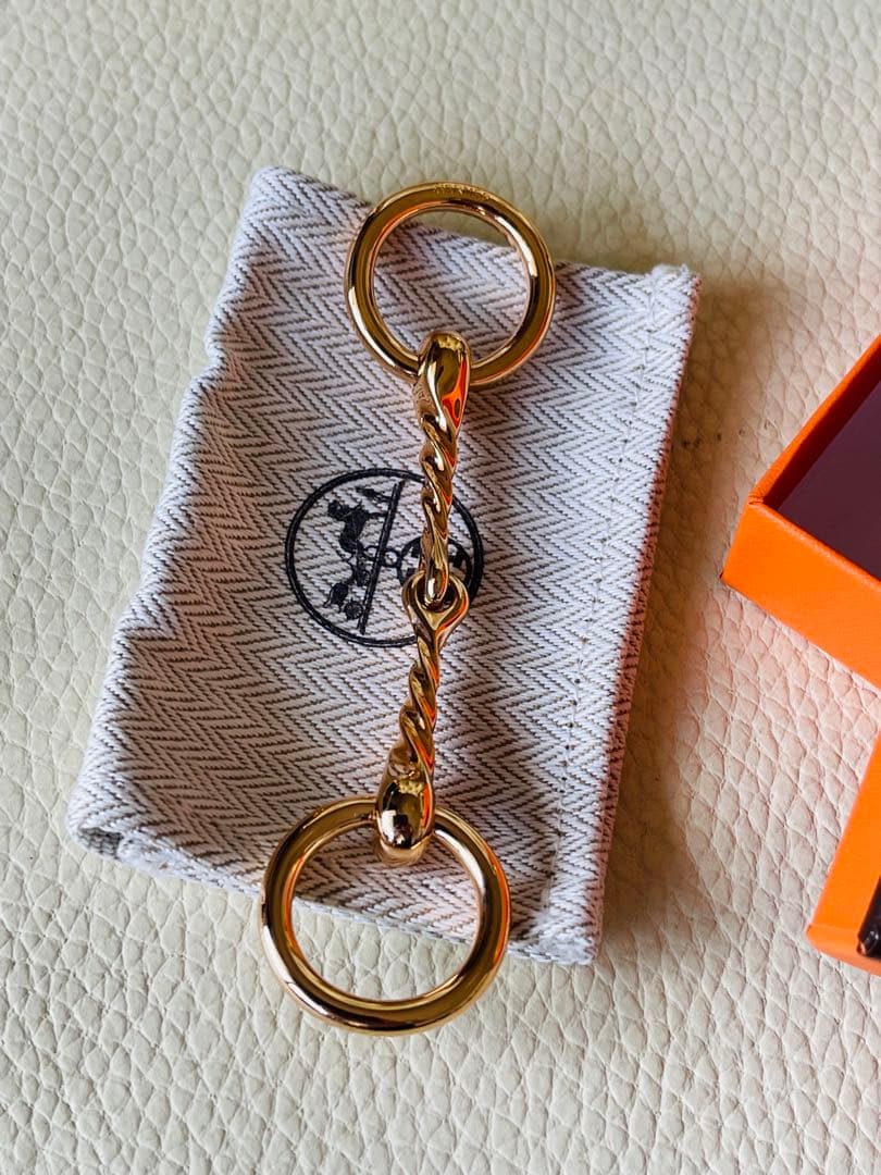 m*中様 未使用品　HERMES ゴールドスカーフリング