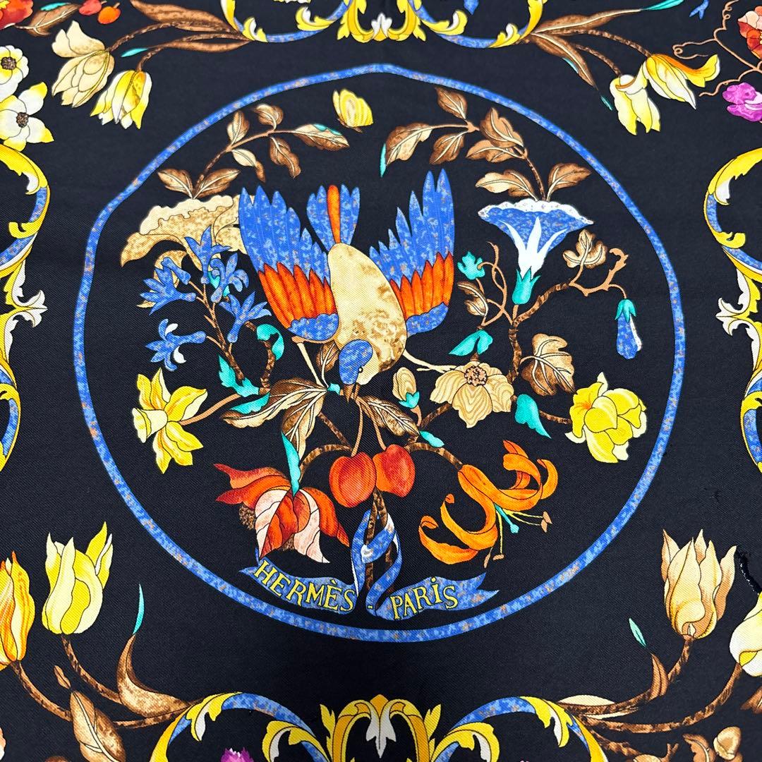 HERMES 花と鳥のシルクスカーフ