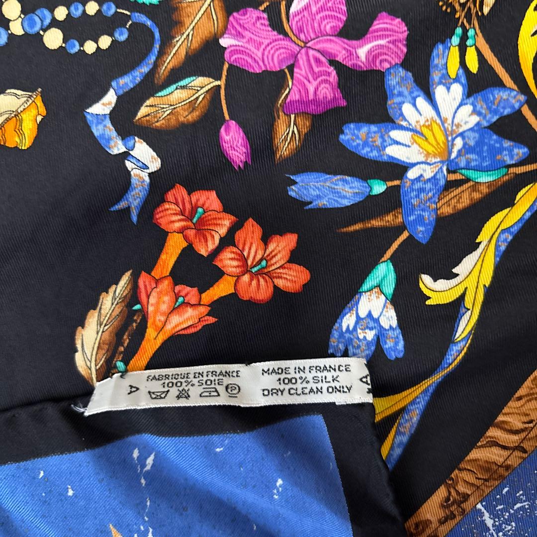 HERMES 花と鳥のシルクスカーフ