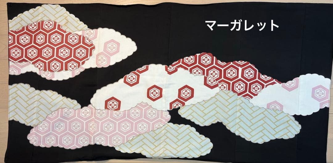 【みんみん】黒留袖リメイクワンピース ― 金銀糸刺繍 吉祥花と扇文様