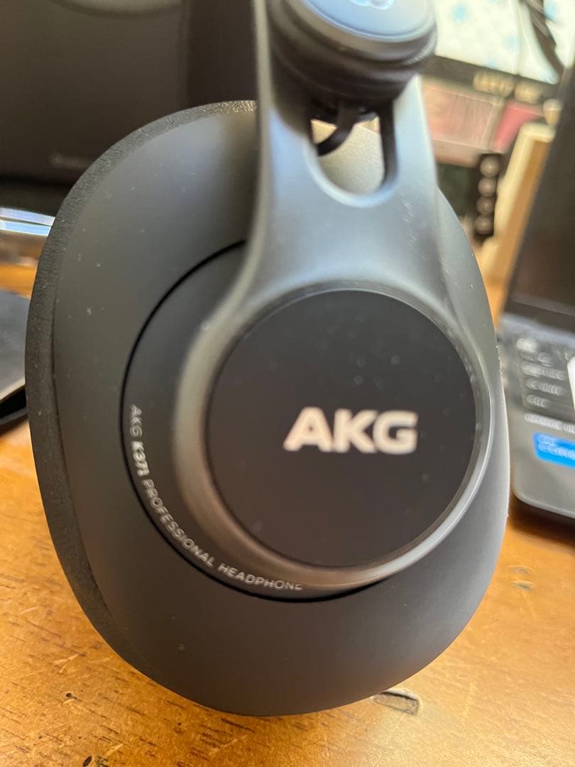 ヘッドホン　AKG K371