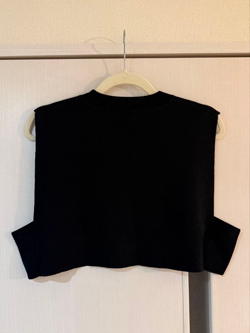 HYKE クロップドニットベスト ビスチェ 黒 ロゴ刺繍