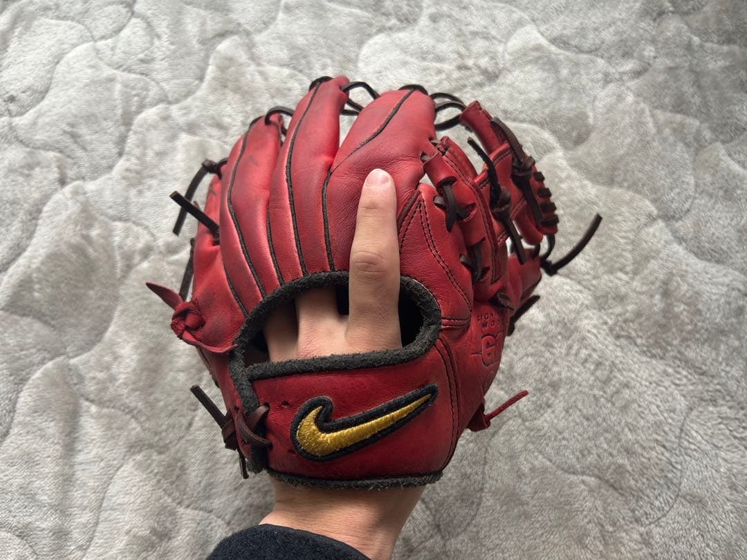 ナイキ　NIKE 野球グローブ 赤　右投用　内野手用グローブ　廃盤　激レア