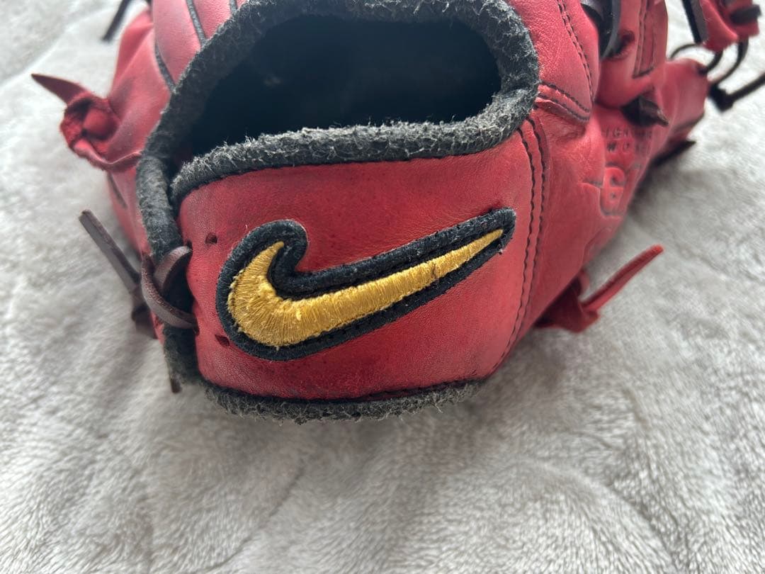 ナイキ　NIKE 野球グローブ 赤　右投用　内野手用グローブ　廃盤　激レア