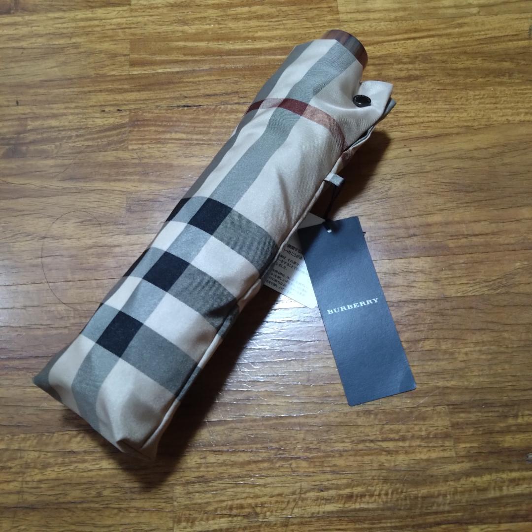 新品未使用タグ付き バーバリー ベージュノバチェック総柄　折りたたみ傘　60cm