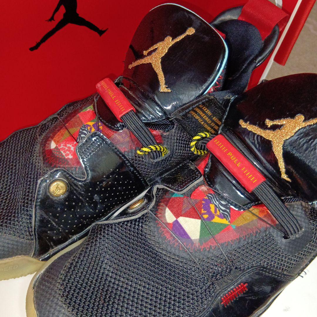 【JORDAN】バスケットシューズ　ブラック/ゴールド/レッド　２５センチ