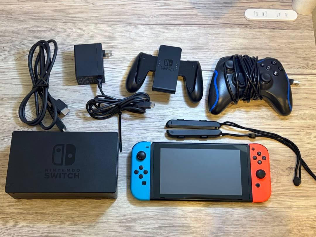 Nintendo Switch 本体＋周辺機器一式＋コントローラ