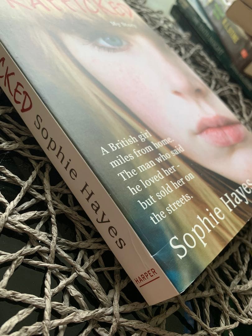 2冊セットTrafficked , The twins 洋書