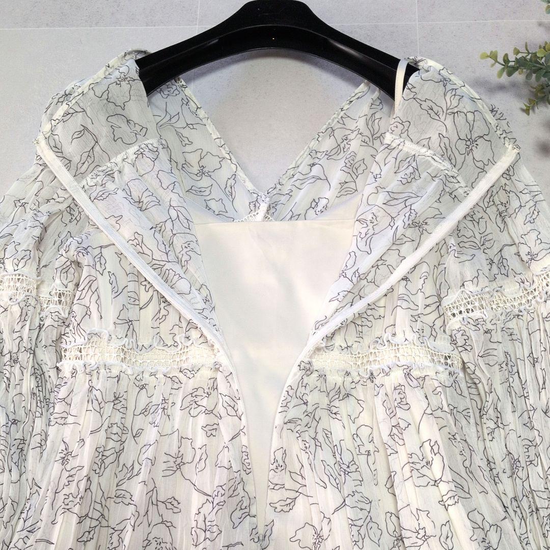 美品herlipto Monotone FloralPleated Dress