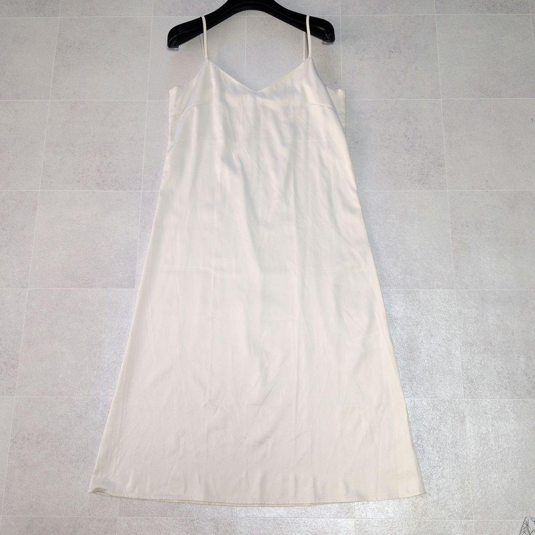 美品herlipto Monotone FloralPleated Dress