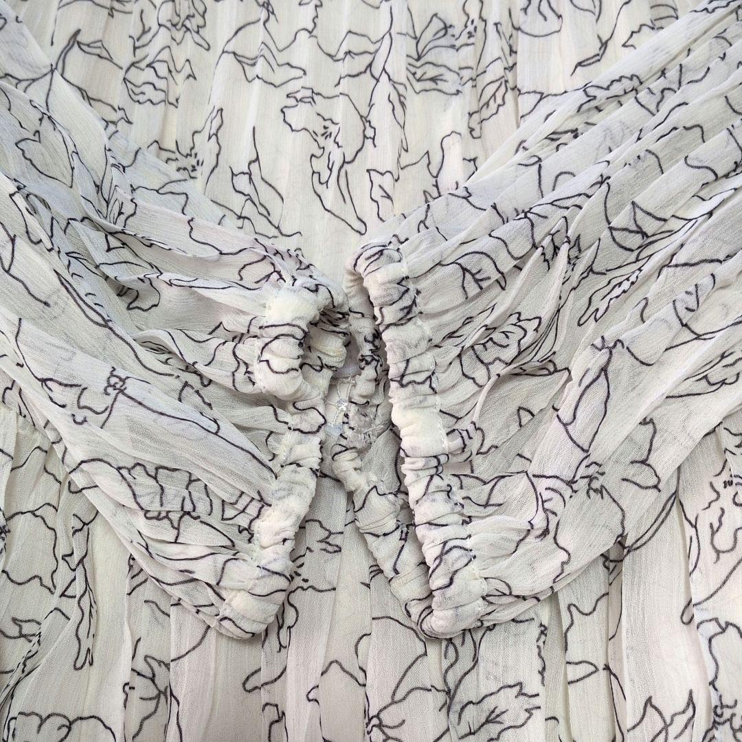 美品herlipto Monotone FloralPleated Dress