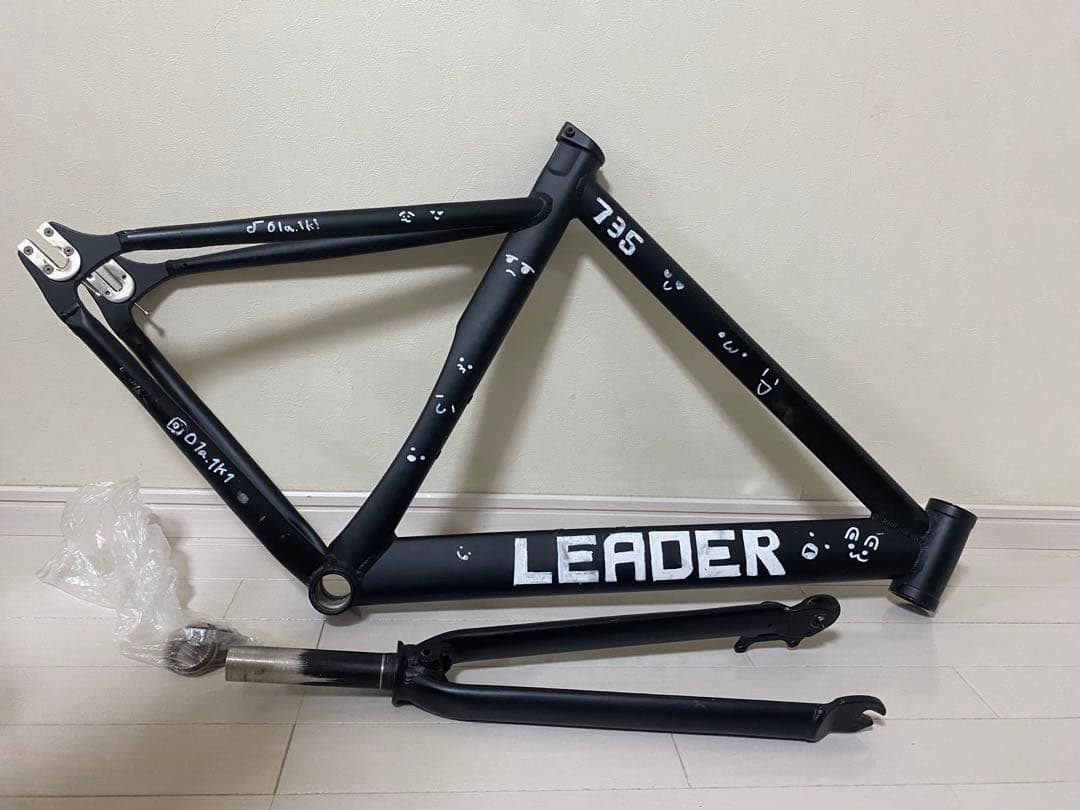 ピストバイクフレーム水曜日までならタイヤつけます