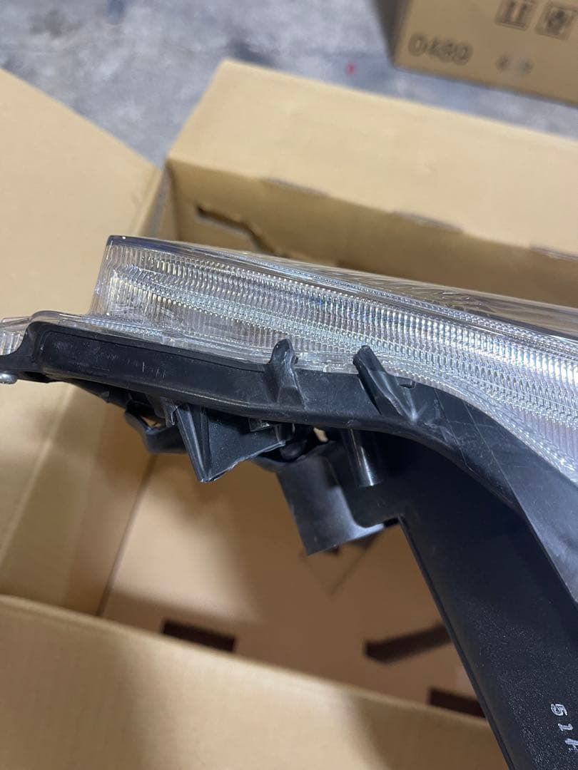 送料込み☆NHP10 アクア　中期　右ヘッドランプ