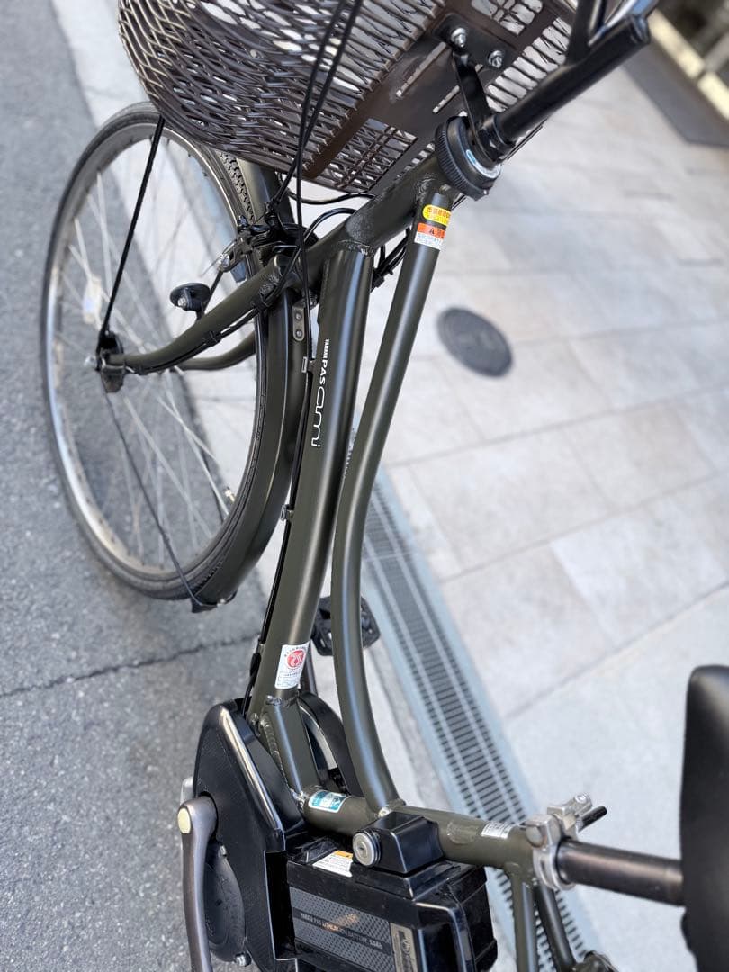 大阪府　ヤマハ　電動アシスト自転車 ダークグレー 前部バスケット付き