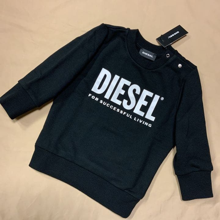 洗練されたデザイン　DIESEL BABY　ロゴスウェット　ブラック　18M