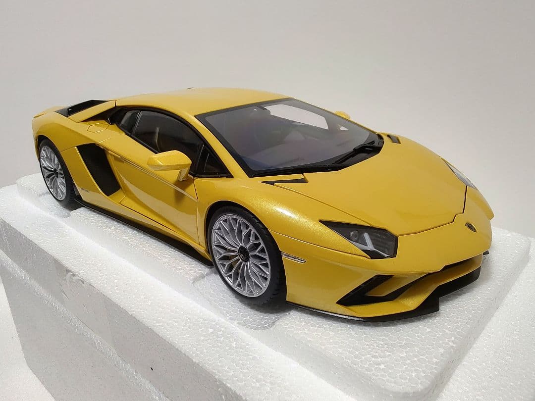 オートアート 1/18 ランボルギーニ アヴェンタドールS