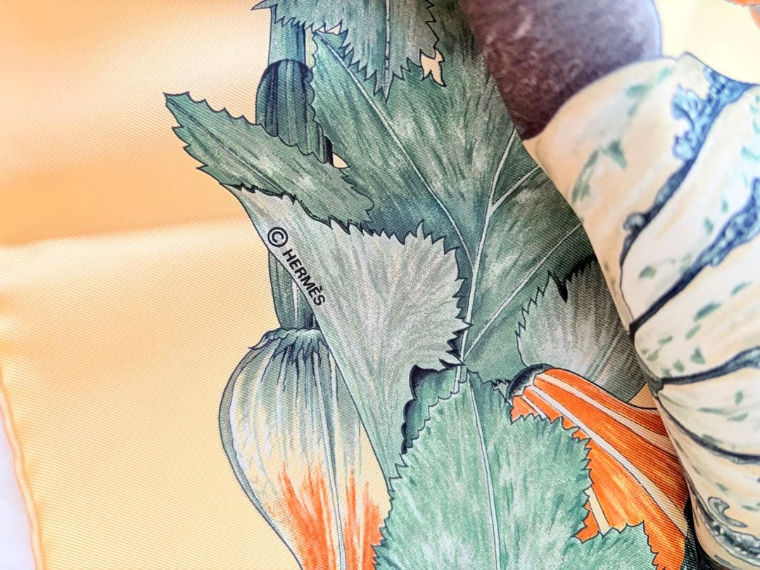 HERMES エルメス　シルクスカーフ カレ90 カボチャとコロシント