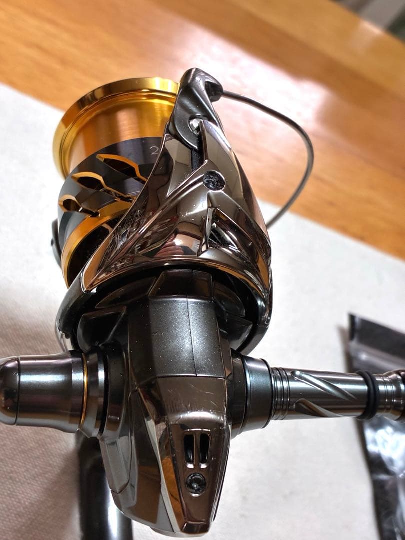 【訳有り品】シマノ リール20ツインパワー2500S【カスタム品】