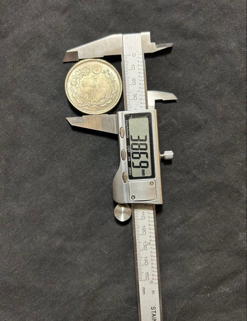 貿易銀 明治九年 厚さ2.5mm 直径38.69mm