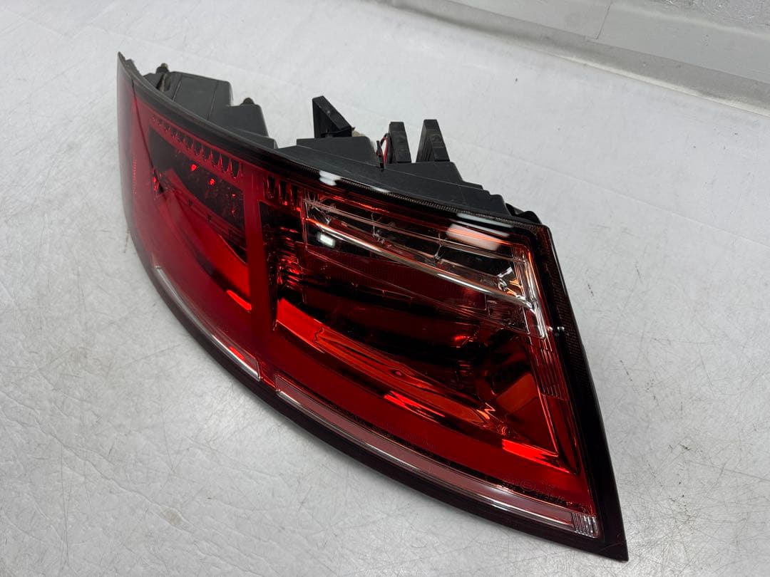LEDアウディTT RS クーペ 8J 2.0TFSI 左側テールランプ レッド