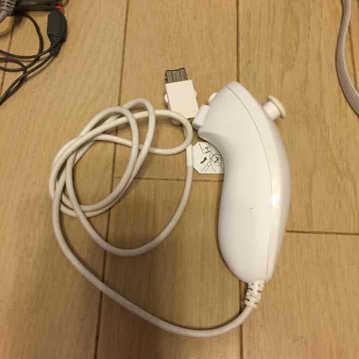 Wii本体、バランスボード、コントローラーカバー付き