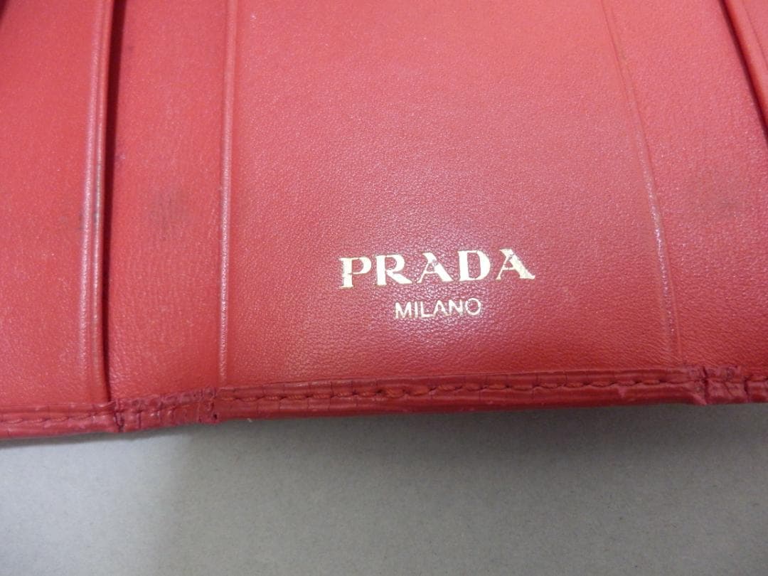PRADA レッド レザー キーケース