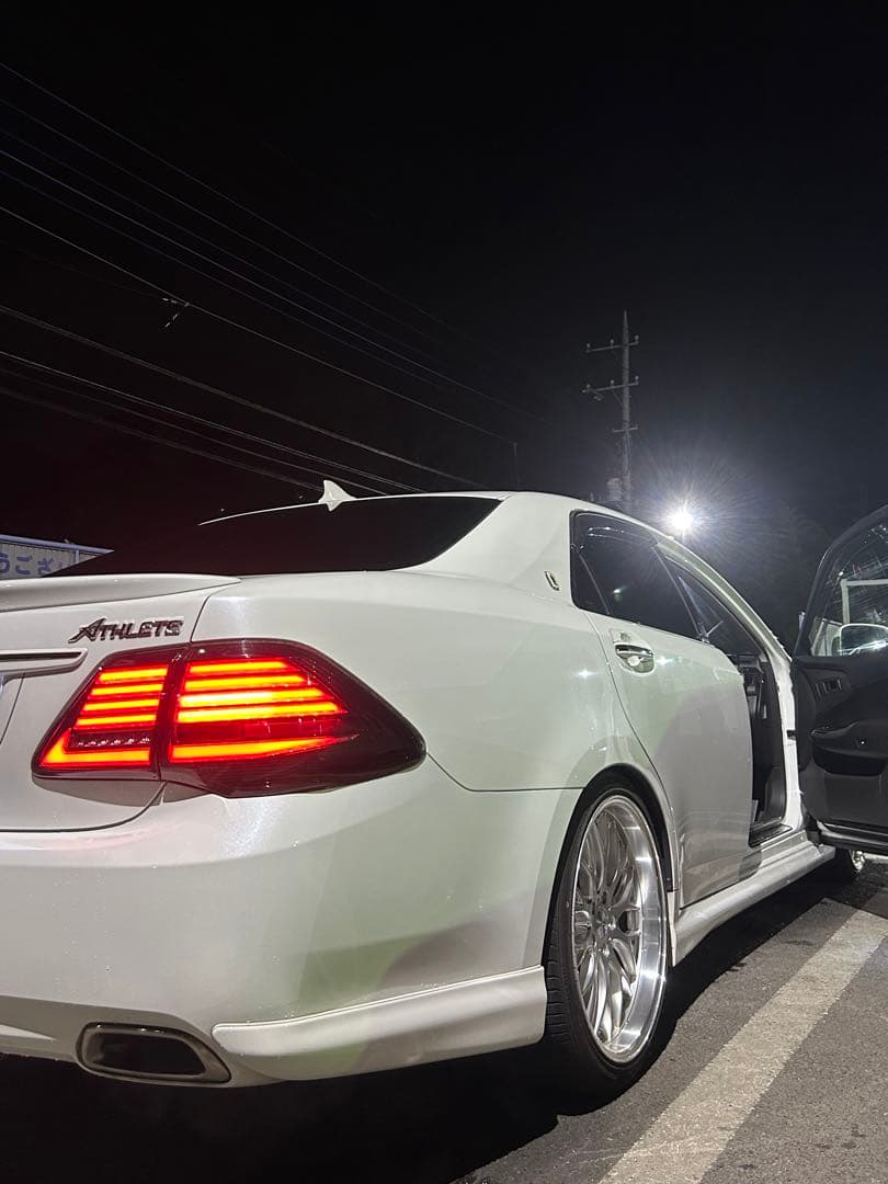 ヴァレンティ　スモークテール　200系クラウン　grs200