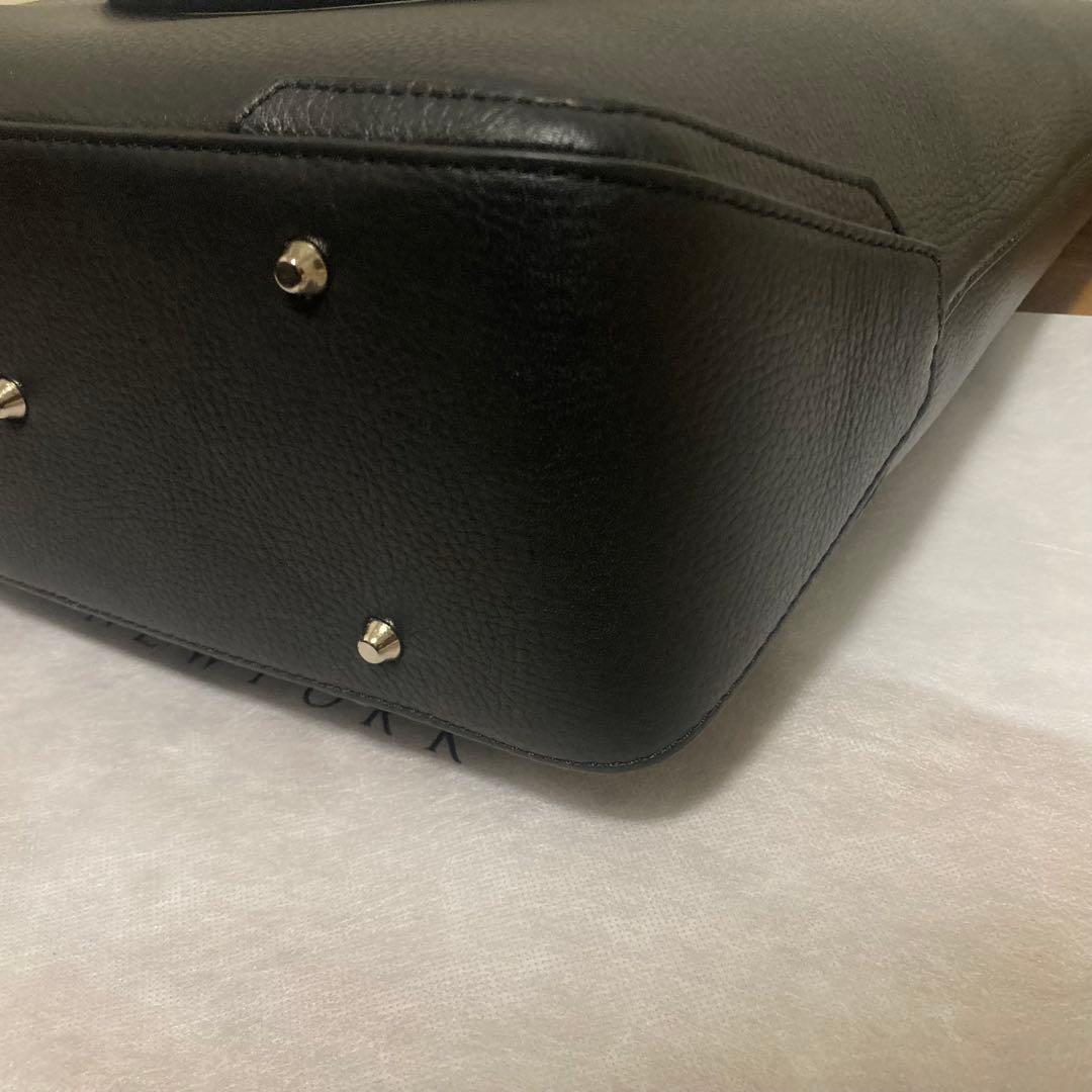 【新品】バーニーズニューヨーク 縦型レザートートバッグ ブラック