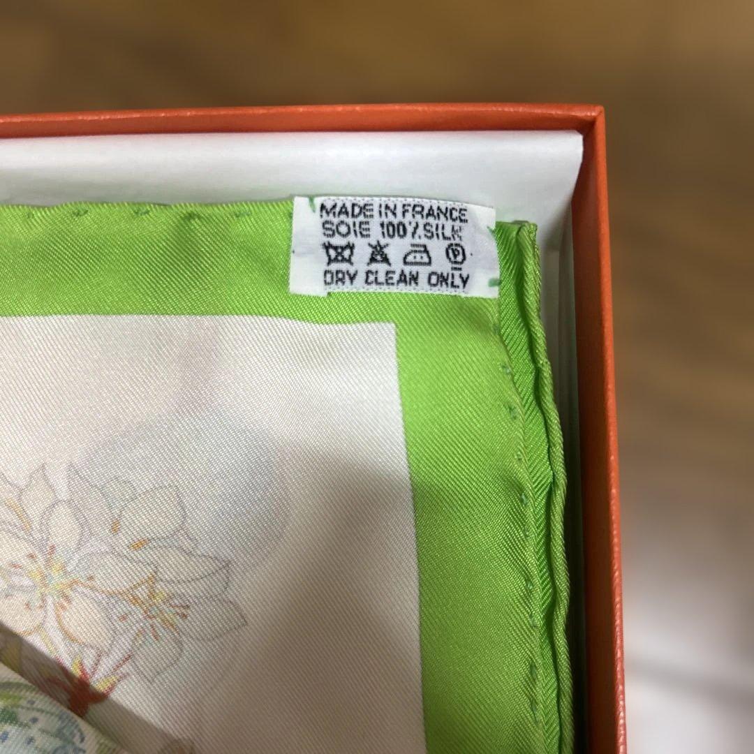 HERMES 蝶と花デザイン シルクスカーフ
