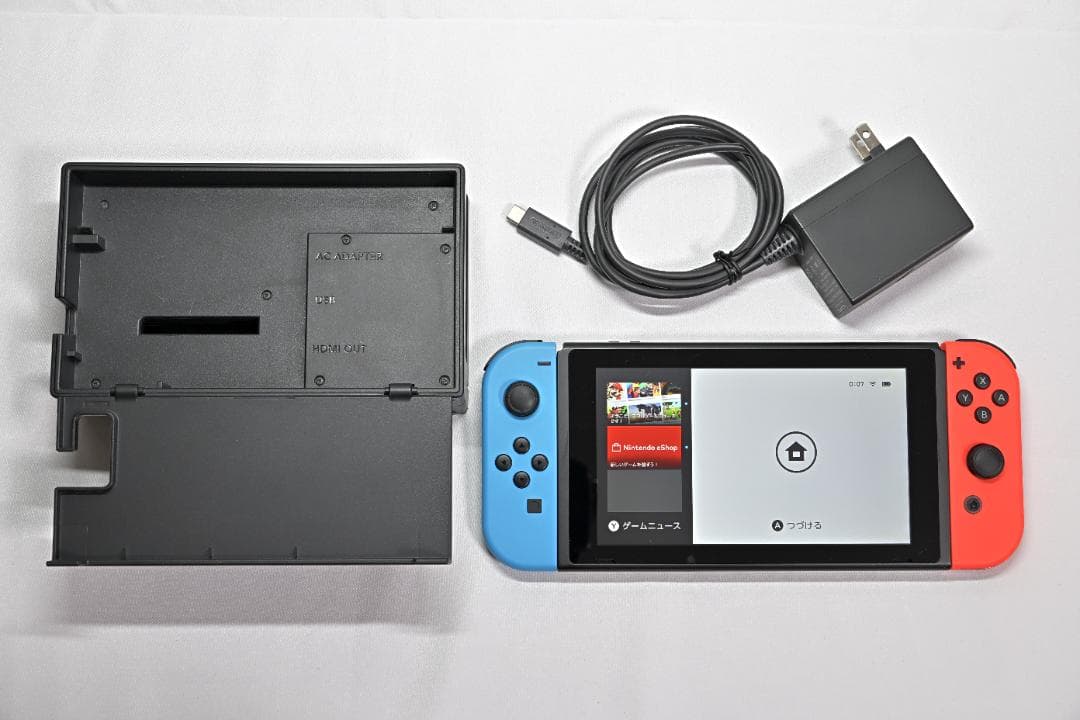 【美品・全付属品】Nintendo Switch 本体 赤青 Joy-Con