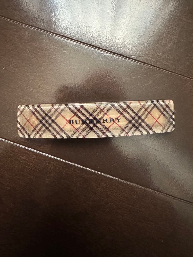 バーバリー ヘアバレッタ〈BURBERRY〉