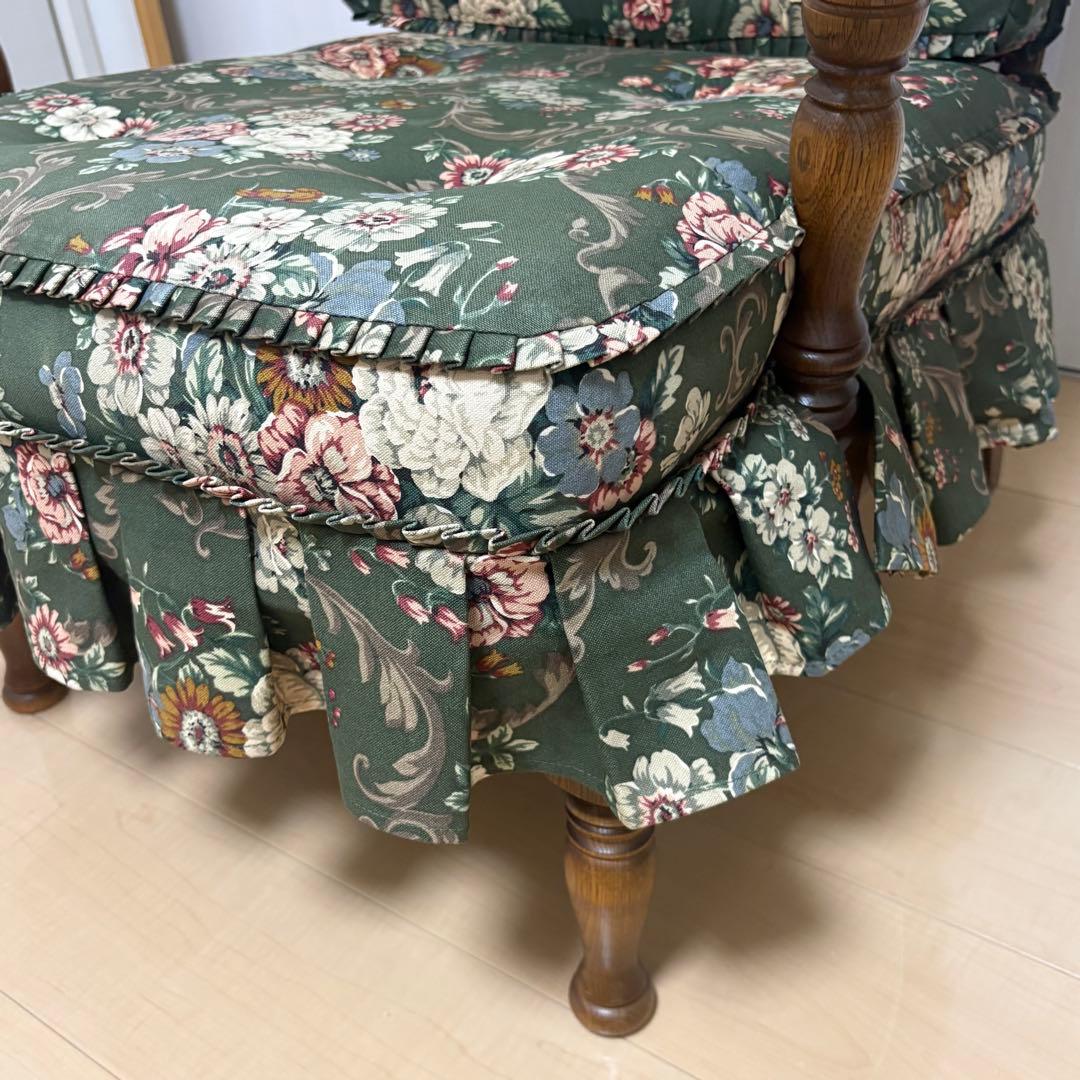 【美品】飛騨産業 キツツキマーク アームチェア 花柄クッション