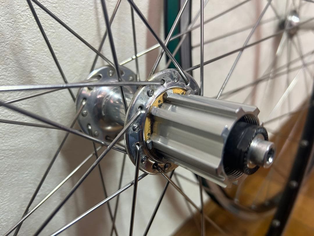 ヨ*コ様 AMBROSIO アンブロッシオ ホイール アルミ クリンチャー カン