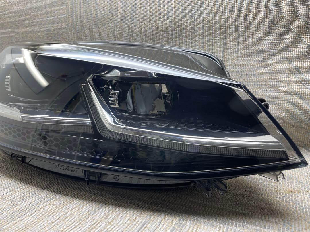 VW　ゴルフ7　5G　後期　ヘッドライト　右側　LED　5G2 941 036