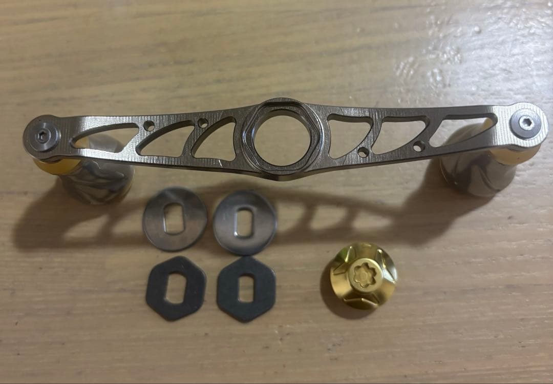 超美品超良品LIVRE CRANK p.c.d 100 ベイトリール用ハンドル