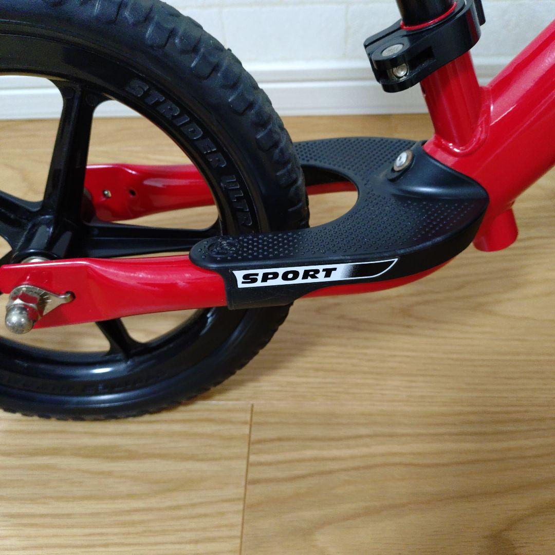 STRIDERスポーツ バランスバイク 赤 12インチと専用バイクスタンド