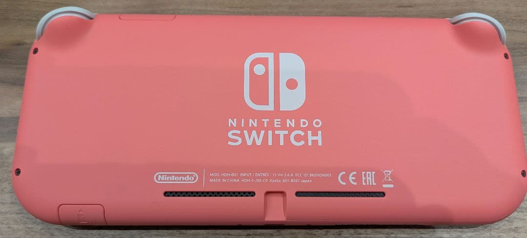 Nintendo Switch Lite(コー ラル)とスリムハードポーチ