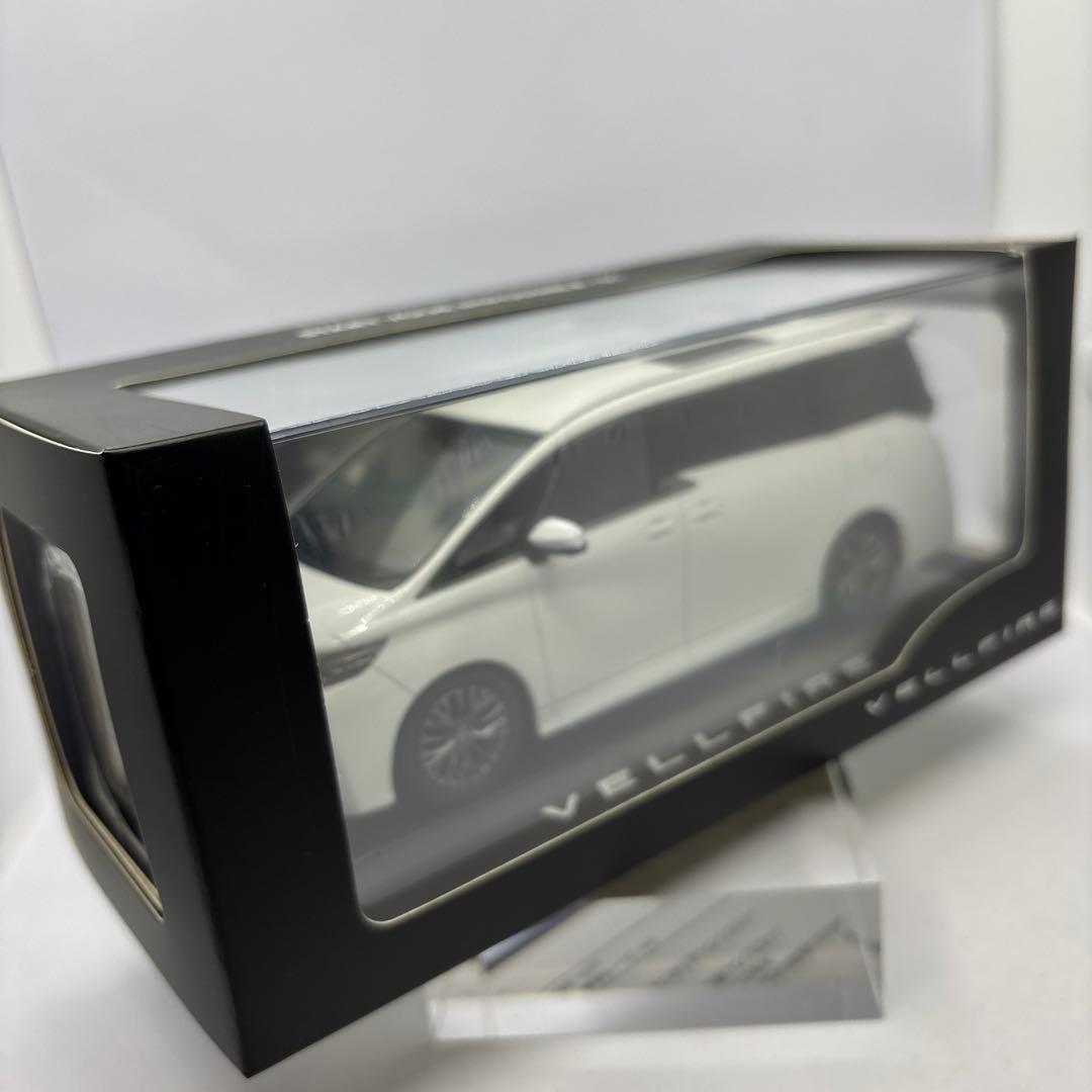 【非売品】トヨタ ヴェルファイア40系プラチナホワイトパールマイカ 1/30