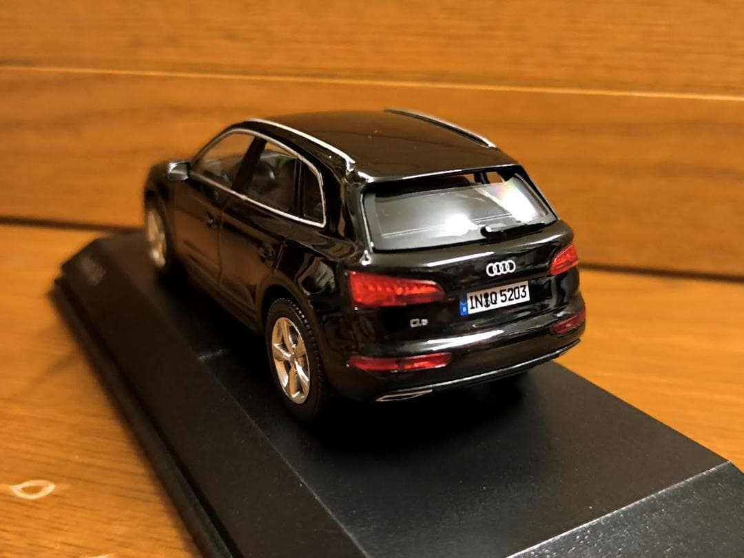 アウディ特注 Audi collection 1/43 Audi Q5ミニカー